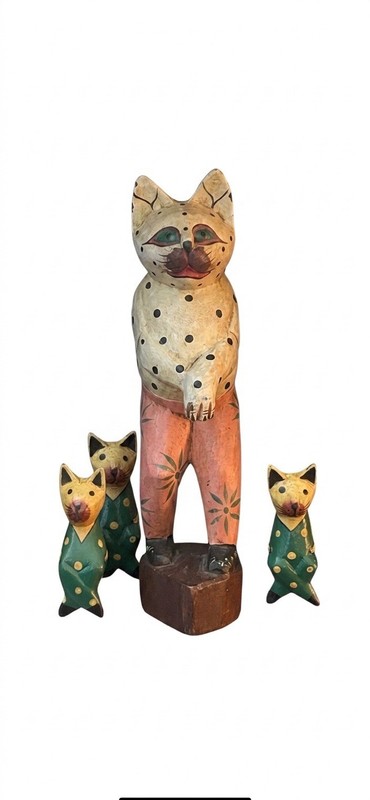 Vintage Whimsical Balinese Wood Cat Family Set Folk Art Shelf Sitters Decor 4pc