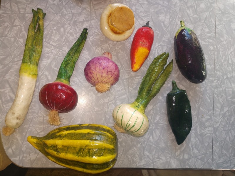 Lot of 15 Vintage Paper Mache Fruit & Veggie Mexican Folk Art Kitchen Home Decor gallery