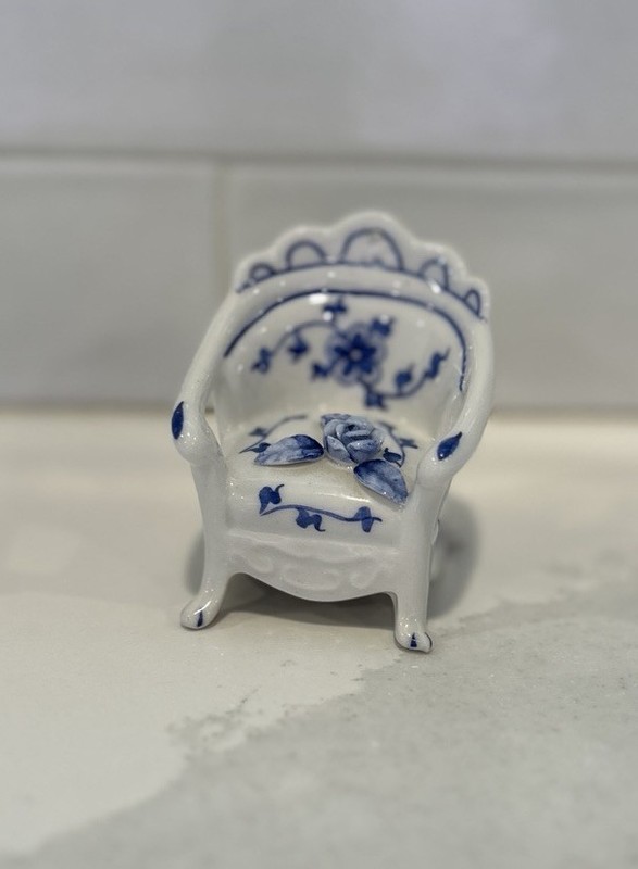 Vintage Blue White Mini Porcelain Lot Teapot Ornament Chair Basket Chinoiserie gallery