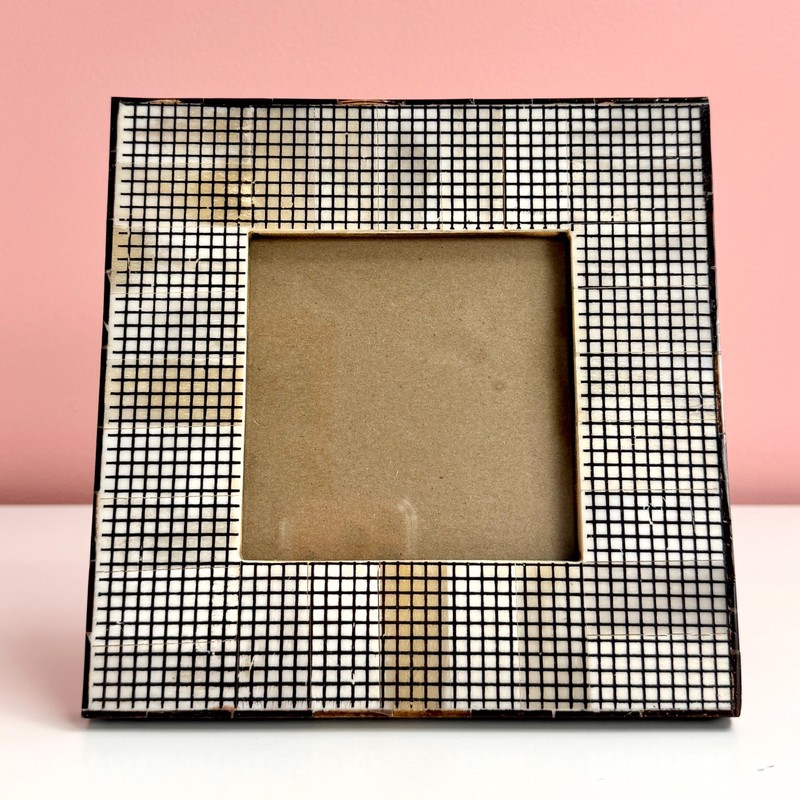 Tessellated Grid Frame for 4x4in Photo by Two’s Company