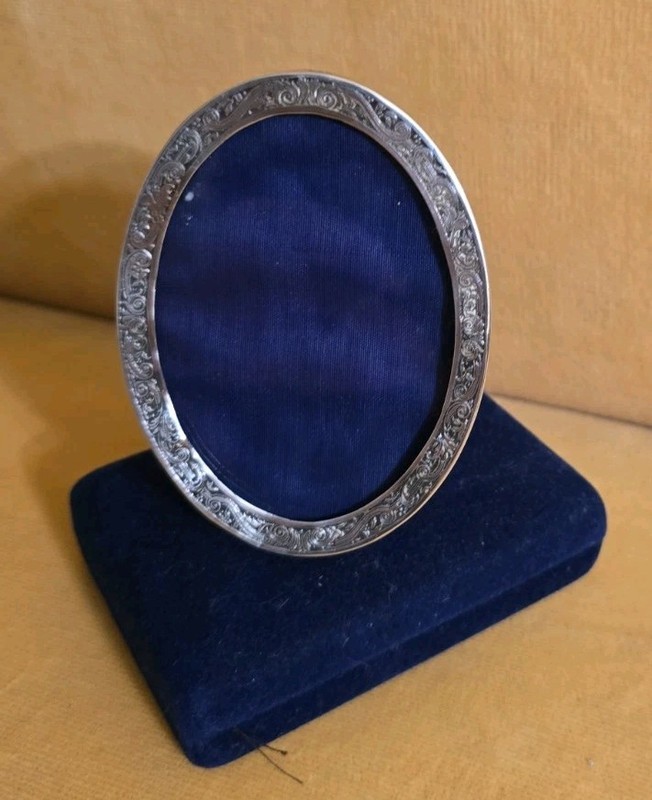 Gorham B3360 Oval Scroll STERLING Silver Photo Frame 4″x3″ Velvet Easel Back