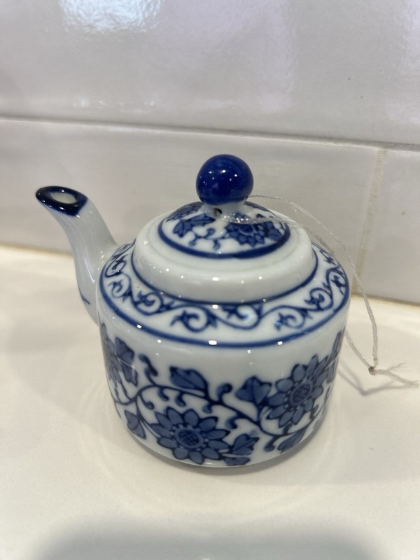 Vintage Blue White Mini Porcelain Lot Teapot Ornament Chair Basket Chinoiserie gallery