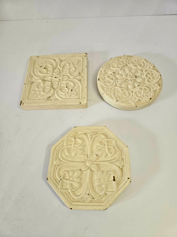 Vintage Plaster Look Celtic Inspired Antique Wall Decor Trio 6″ Wide/Diameter