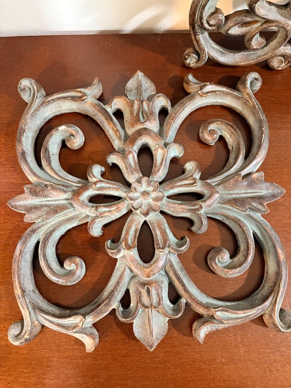 Resin Wall Decor Wrought Iron Style Scroll Fleur de Lis