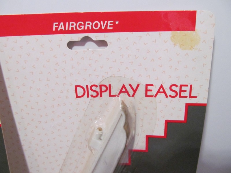 1989 Fairgrove Lot of 5 Display Easels White w/ Gold Trim 7" Size 607 Hong Kong gallery