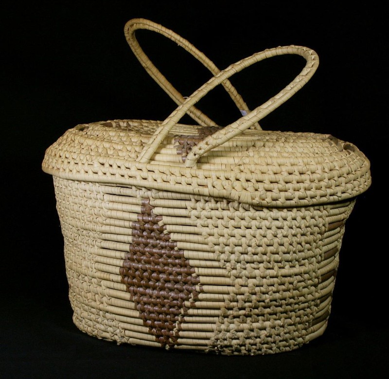 Large Oval Straw Basket With Lid And Double Handles