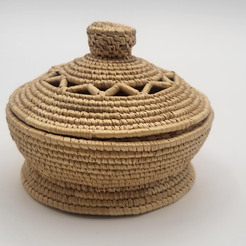 Handwoven Straw Lidded Basket Small Trinket Storage Openwork Star Lid 5" gallery