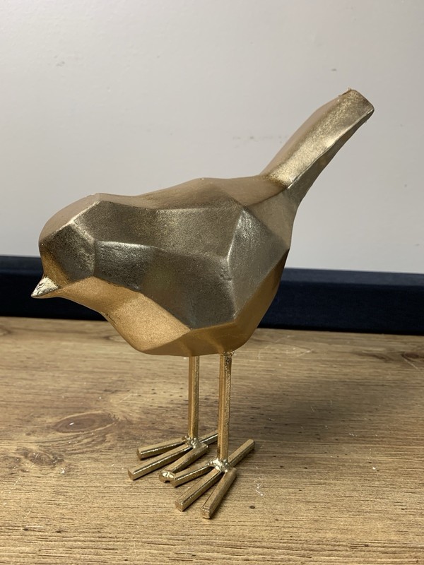 CosmoLiving by Cosmopolitan Polystone Bird Figure Decorate Sculpture Home Decor