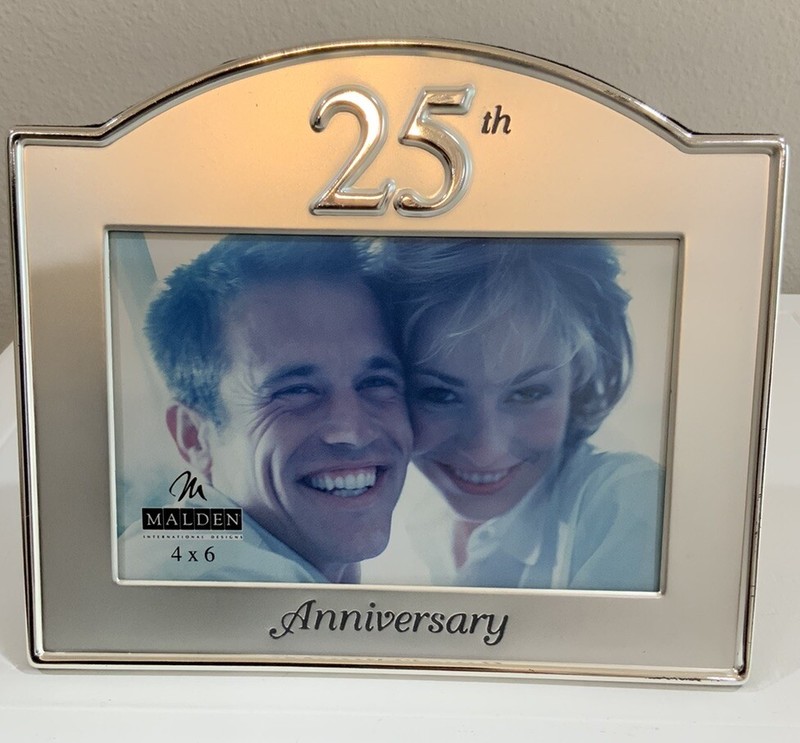 Malden Int. Silver 25th Anniversary Milestones Photo Picture Frame 4” X 6” NOS