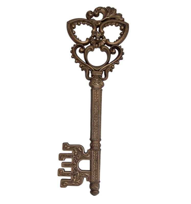 VTG MCM Dart Ind. Large 24” Gold Tone Skeleton Key Wall Plaque Decor