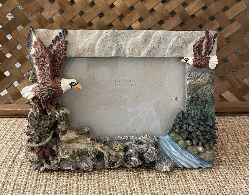 Bald Eagle Picture Frame Holds 4×6 Photo Heavy Resin 3d Patriotic