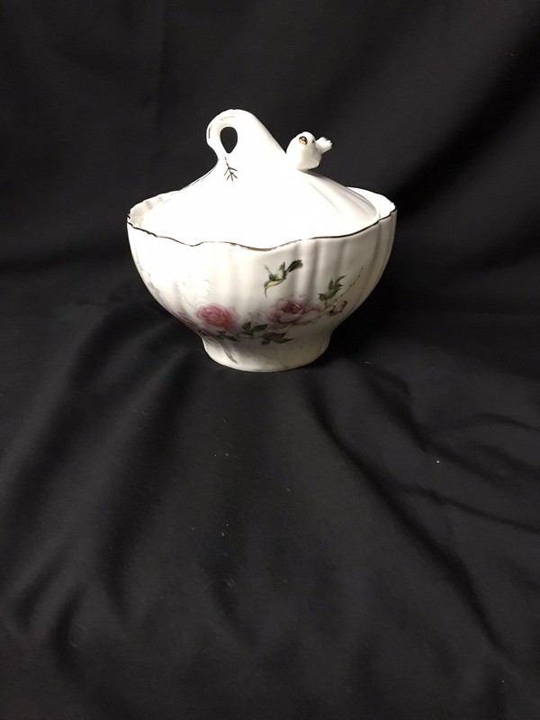 Grace’s Teaware Fine Porcelain Hummingbird Pink Floral Design Lg Bowl w/ Lid (B)