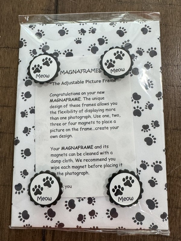 New Original Magnaframe Magnetic Photo Frame 7.5”x5.5” Cat Theme Meow Paw Prints
