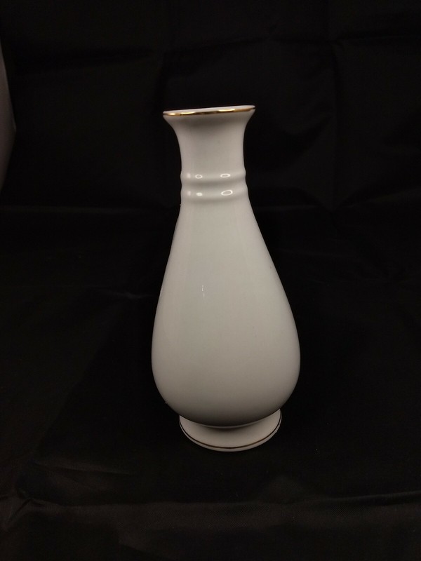 The Cameo Ribbon Vase/Amhearst Manor Collection. gallery