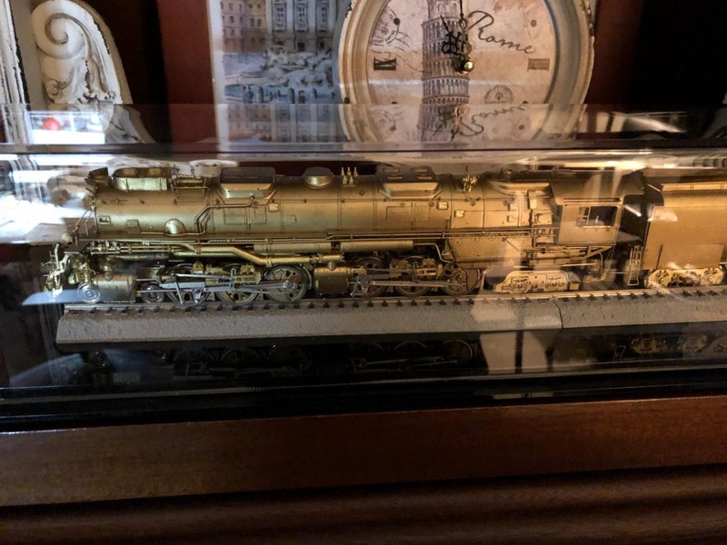 Train Display Case HO Scale 39″ Acrylic Railroad Model Locomotive USA Cabinet
