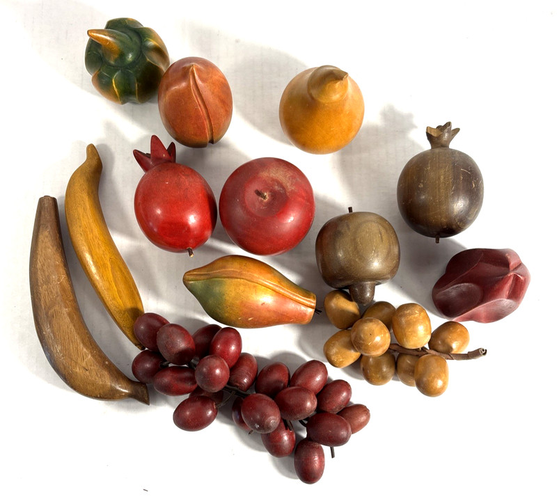 Assorted Wooden Fruit Vegtables Carved MCM Vintage Multi Colored Lot of 13