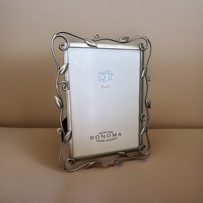 Sonoma Home Goods Vintage Original Metal Picture Frame, 5″ x 7″ Decorative.