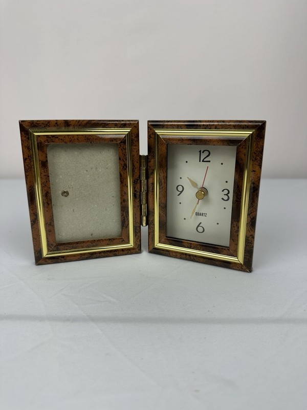 High Class Clock Photo Frame 4.5” foldable 1 AA battery not included Brown