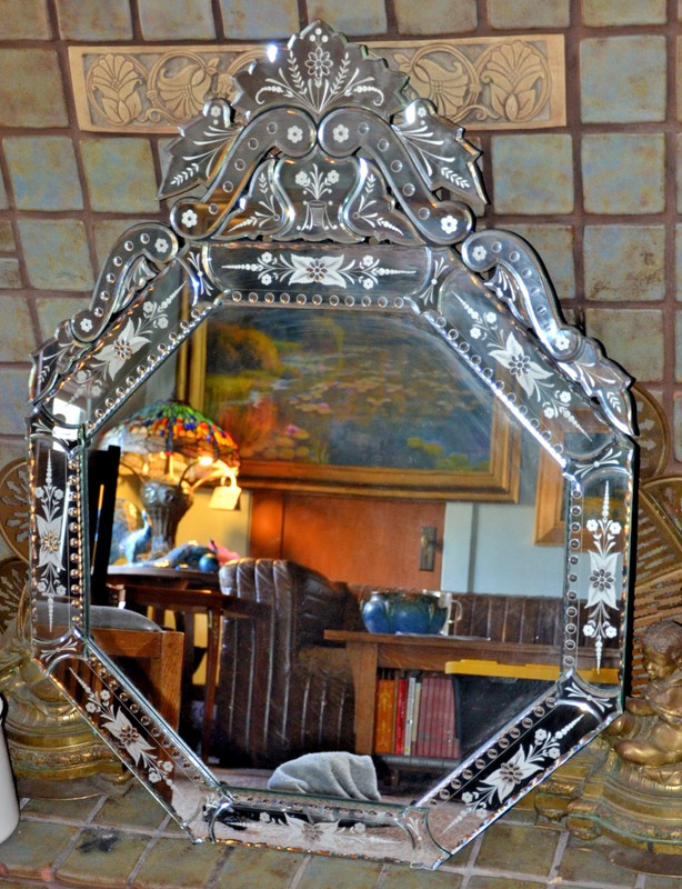 Exquisite Venetian-Style Mirror - Intricate octagonal 40"X30"- PRISTINE