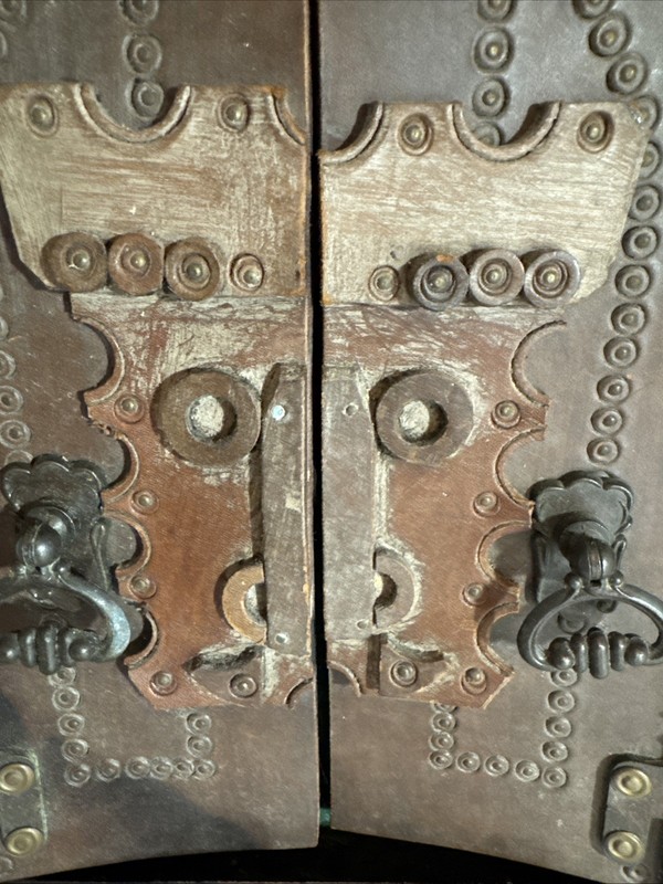 Vintage Medieval Style Leather Key Cabinet - Arched Wall Decor - Gothic 5 Hook gallery