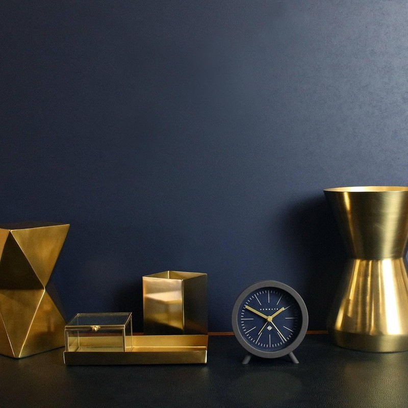 Battery-Powered Modern Retro Alarm Clock - Quiet Sweep Mechanism & Compact Size gallery