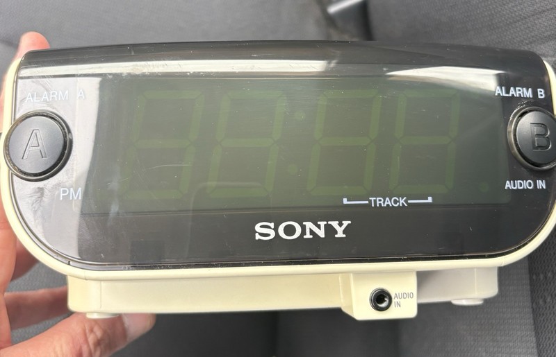Sony Dream Machine ICF-CD815 AM/FM CD Clock Radio Digital Alarm Tested Works gallery