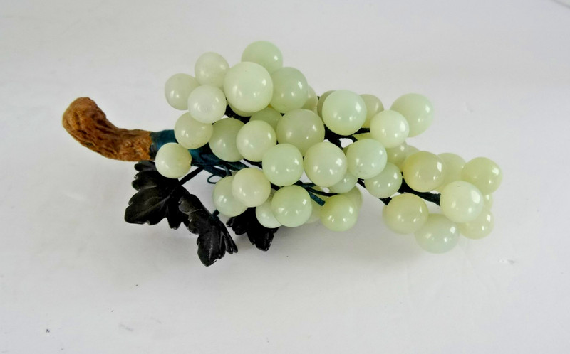 Jade Alabaster Marble Stone Cluster of Grapes w 5 Stone Leaves