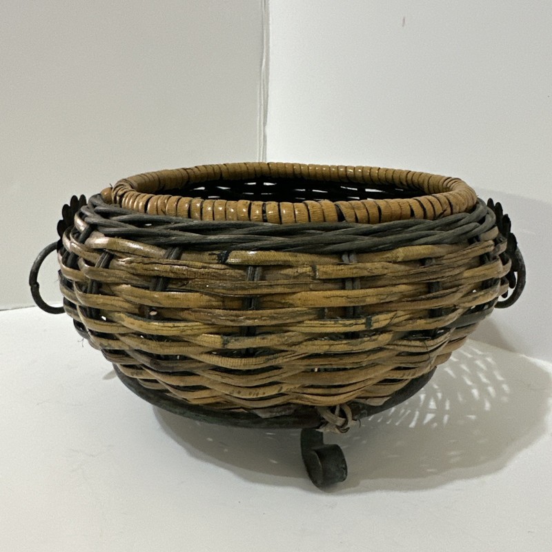 Vintage Wicker Rattan Bamboo Woven Round Basket Metal Curled Feet Patina 10” Lg gallery