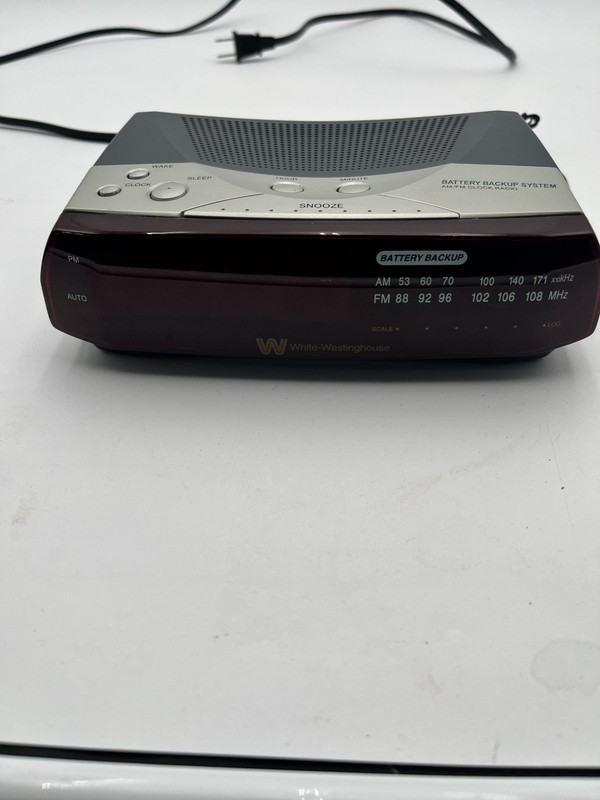 White-Westinghouse AM/FM Digital Alarm Clock Radio WCR11090 With Battery Backup