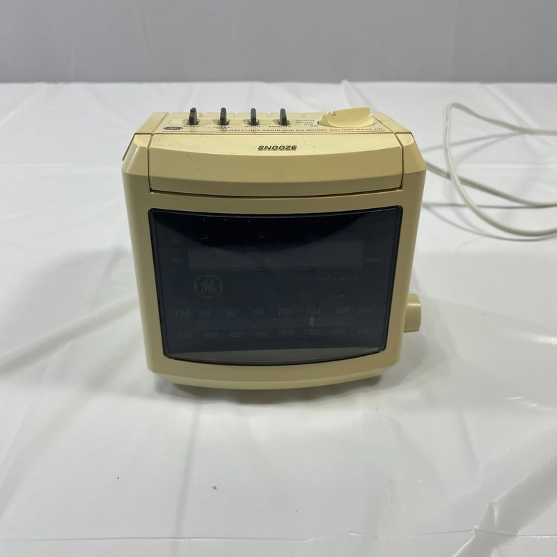Vintage GE AM/FM Radio Alarm Clock 7-4606WHB Ivory White Battery Backup Tested