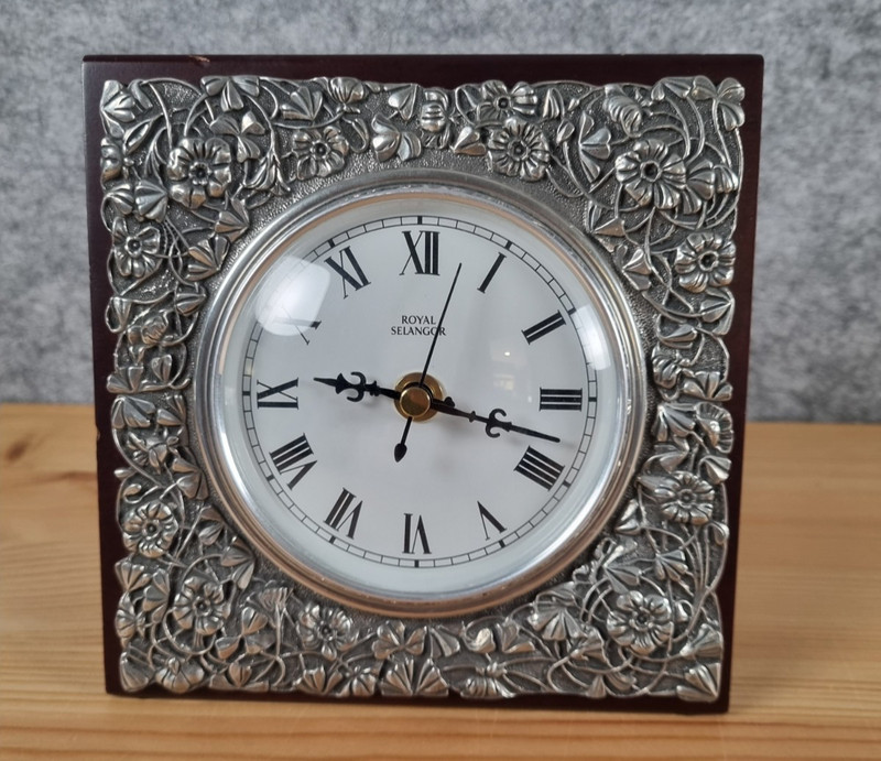 Royal Selangor Celebration Collection Pewter Leaves Table Clock