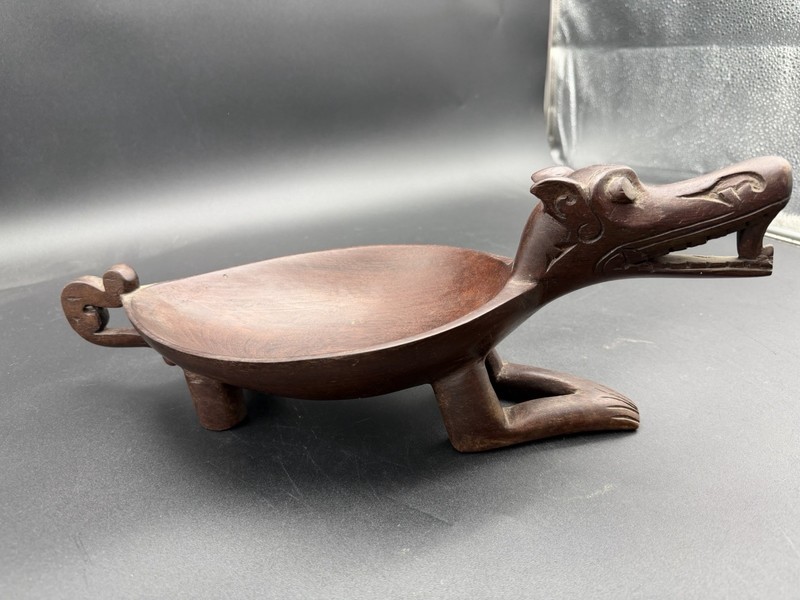 Vintage Hand Carved Wooden Effigy Bowl – Crocodile Lizard Zoomorphic Figure 11″