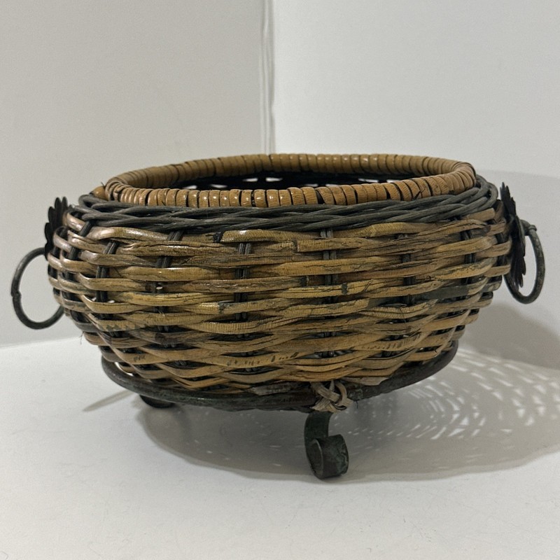 Vintage Wicker Rattan Bamboo Woven Round Basket Metal Curled Feet Patina 10” Lg gallery