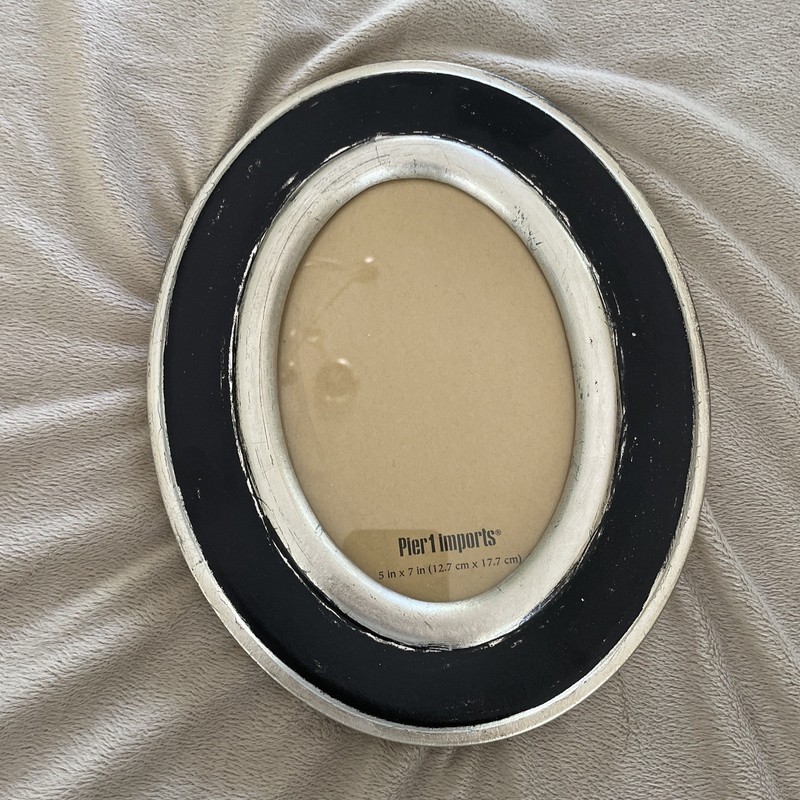 Pier 1 Imports Wooden Oval Frame 5×7” Black Silver