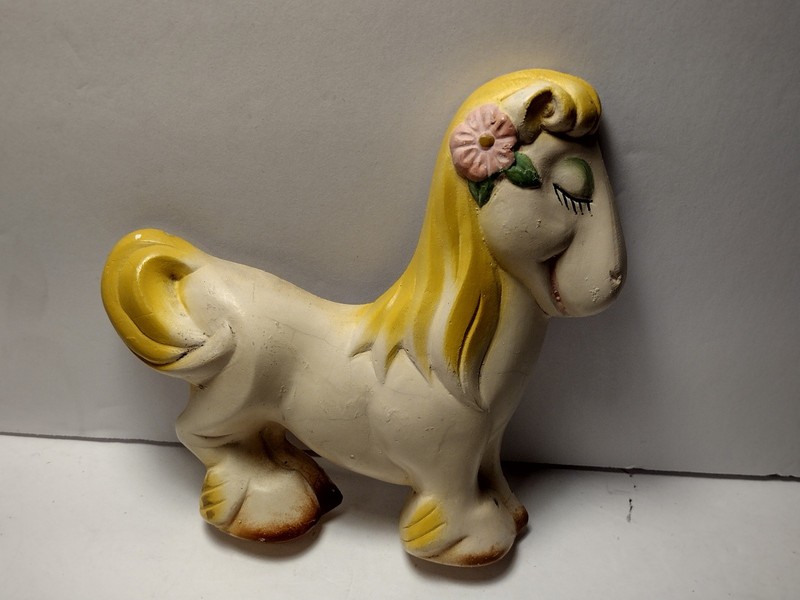 Vintage Little Pony Hangs On Wall /Chalk Or Plaster 6 Oz 5″X5.5″ X1″ Looks Old.