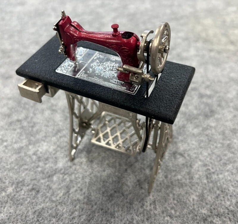 Mini Sewing Machine with Lighter Sets- Green and Red gallery