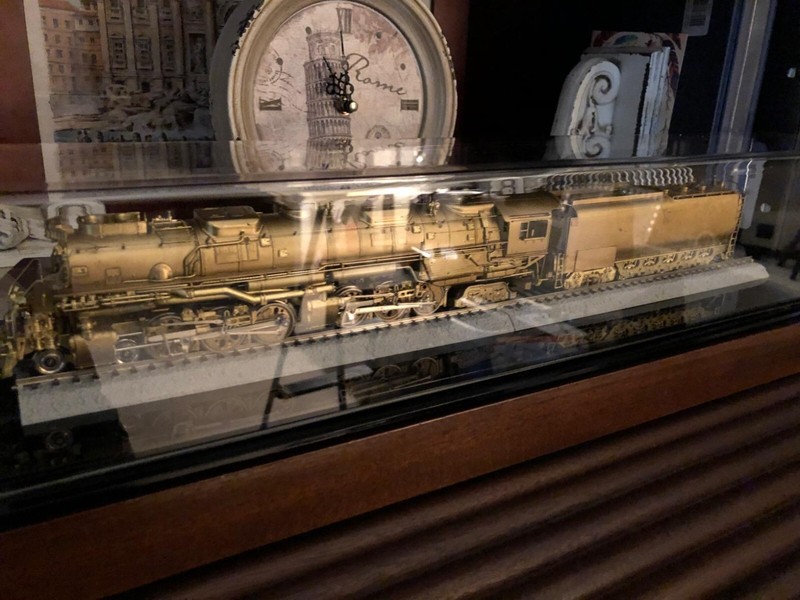 Train Display Case HO Scale 24″ Acrylic Railroad Model Locomotive USA Cabinet