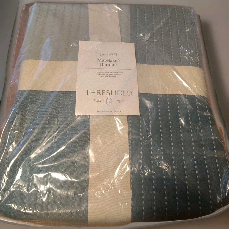 Full/Queen Spring Matelasse Blanket Blue Oversized Gingham - Threshold gallery