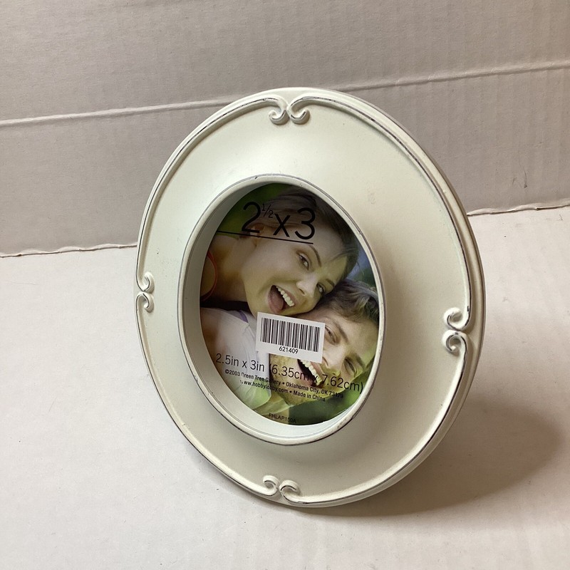 Green Tree Small Oval Off White Picture Frame Fits 2 1/2’’ X 3’’ Picture