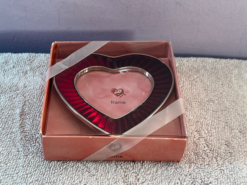Photo Picture Frame Heart Shape red enamel border 2.5" X 2.5" Valentines AA2291 gallery
