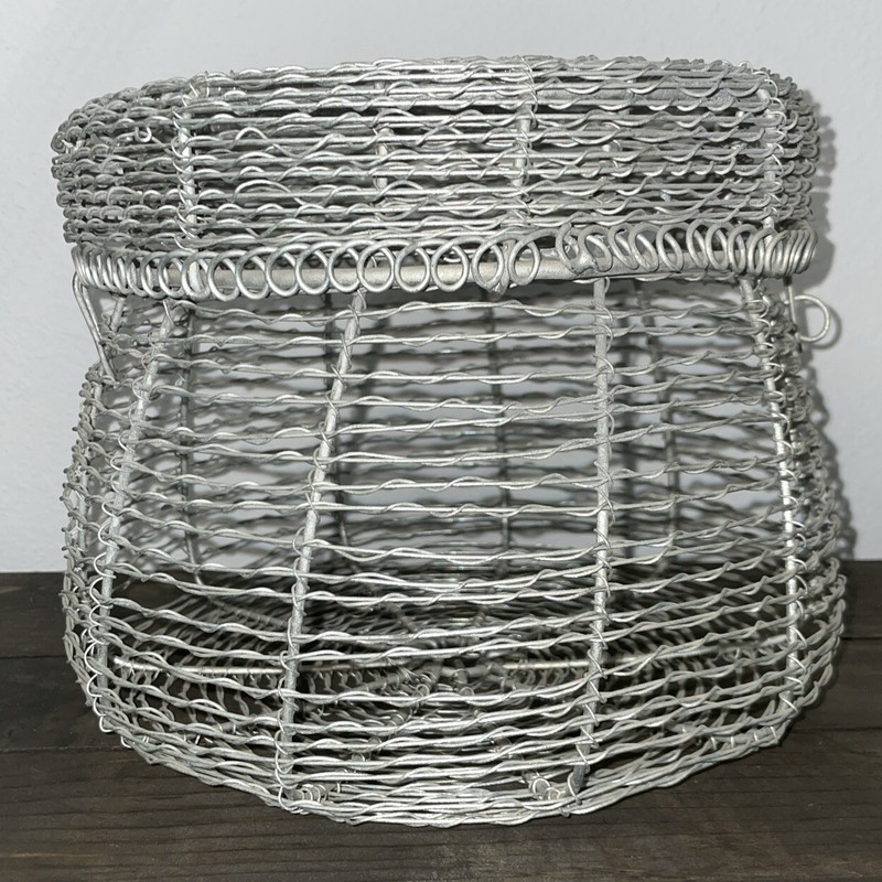 Rustic Metal Wire Woven Basket With Lid