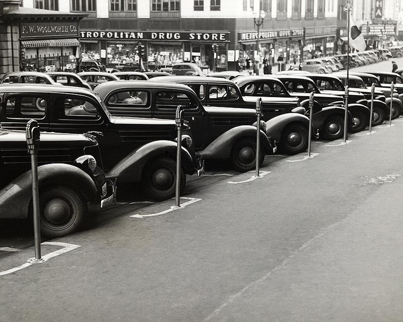 CLASSIC CARS PARKED NEXT TO METERS 1930S PHOTOGRAPH PHOTO PRINT