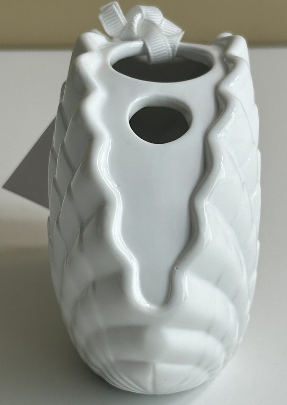 NEW with Tags - Lilly Pulitzer Ceramic Small Shell BUD VASE White - O1 gallery