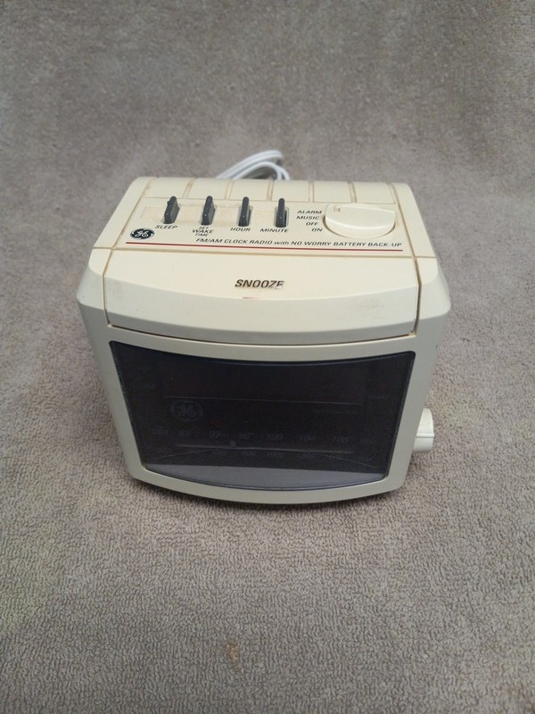 Vintage GE Model No. 7-4606WHB Alarm Clock Radio Works Perfectly