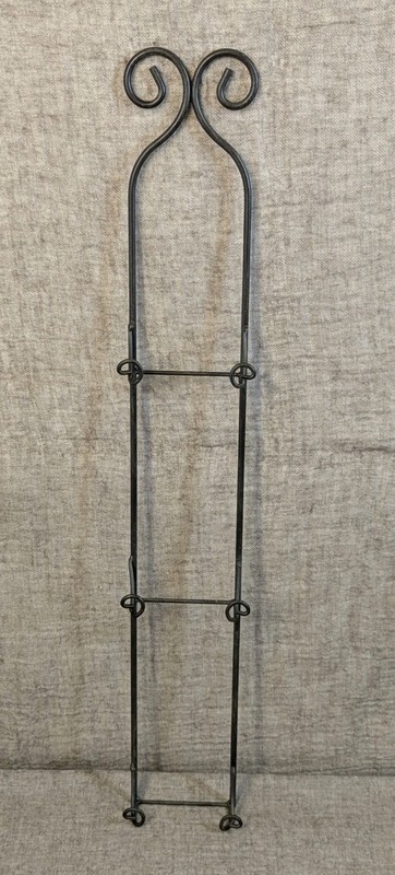 Vertical Metal Plate Rack 3 Tier Wall Mount Display Holder Scroll Black 22″ Mini