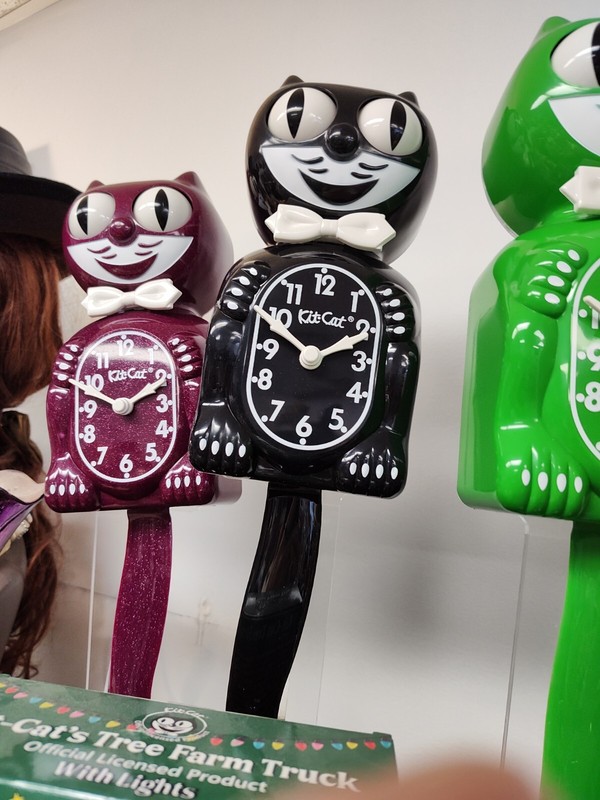 Classic KIT KAT CLOCK -Full Size – 15.5″- MADE IN THE USA BLACK