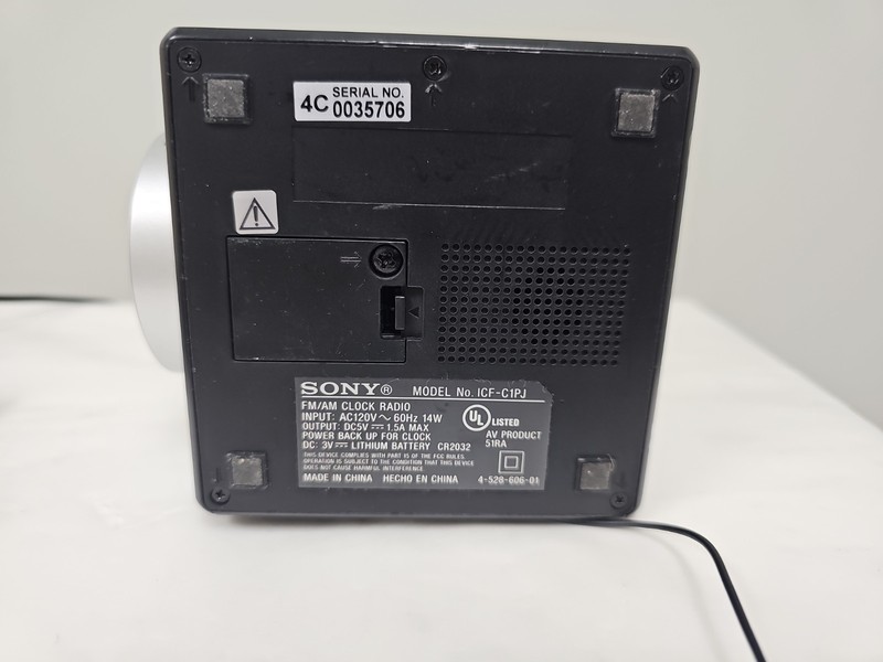 Sony ICF-C1PJ Alarm Clock Radio with Time Projector and Nature Sounds, USB plug gallery