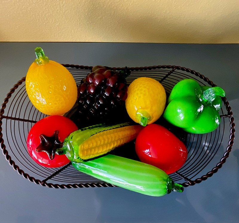 Fruit ￼/ Bread / Towel Oval Basket Brown /Bronze Metal / Wire 15”X9”X4” EUC