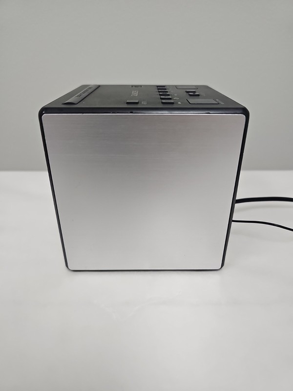Sony ICF-C1PJ Alarm Clock Radio with Time Projector and Nature Sounds, USB plug gallery