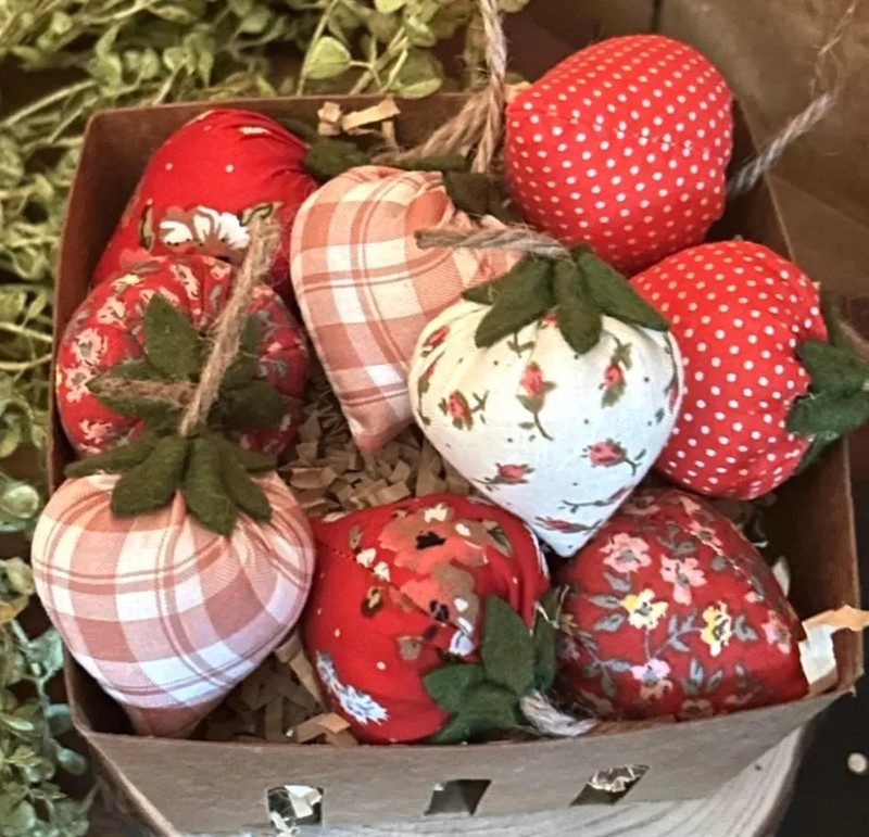 Set of 10 Fabric Strawberries Summer Spring Fruit Strawberry ornament, Bowl Fill